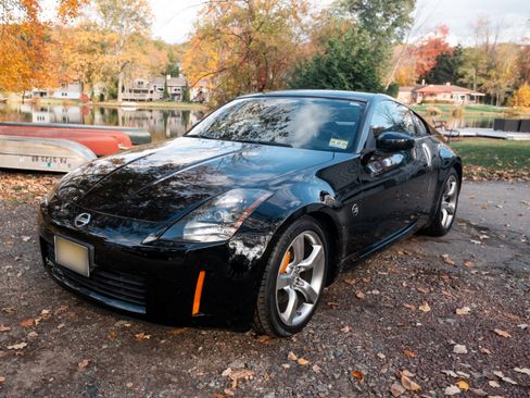 Used 2005 Nissan 350Z 35th Anniversary Edition w/ (N93) Cargo Convenience Pkg image 19