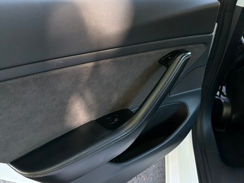 Used 2018 Tesla Model 3 Mid Range RWD image 23
