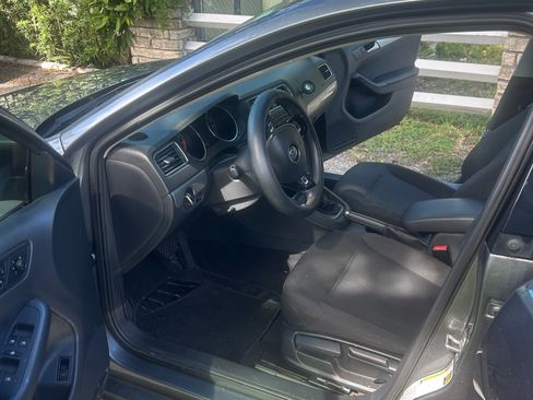 Used 2015 Volkswagen Jetta SE FWD image 10