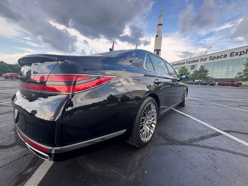 Used 2022 Genesis G90 5.0 Ultimate RWD image 8
