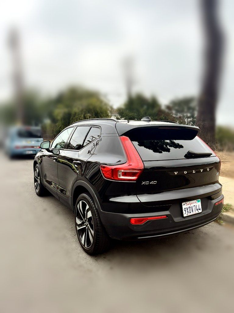Used 2025 Volvo XC40 B5 Plus AWD/4WD image 14