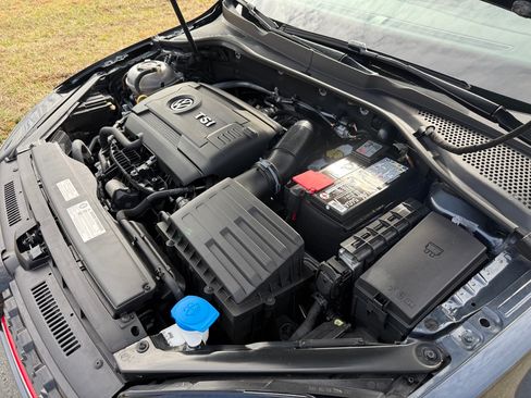 Used 2018 Volkswagen GTI SE image 19