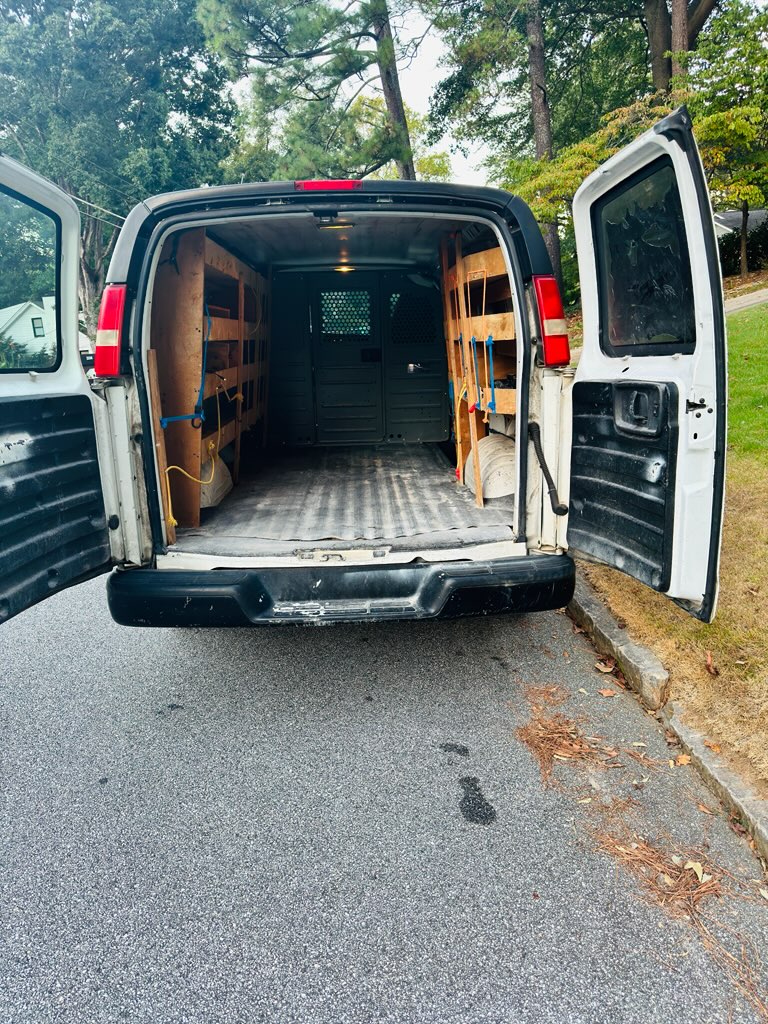 Used 2011 GMC Savana 1500 RWD image 8