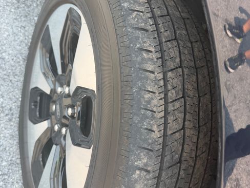 Used 2023 Ford F150 Lightning Platinum AWD/4WD image 18