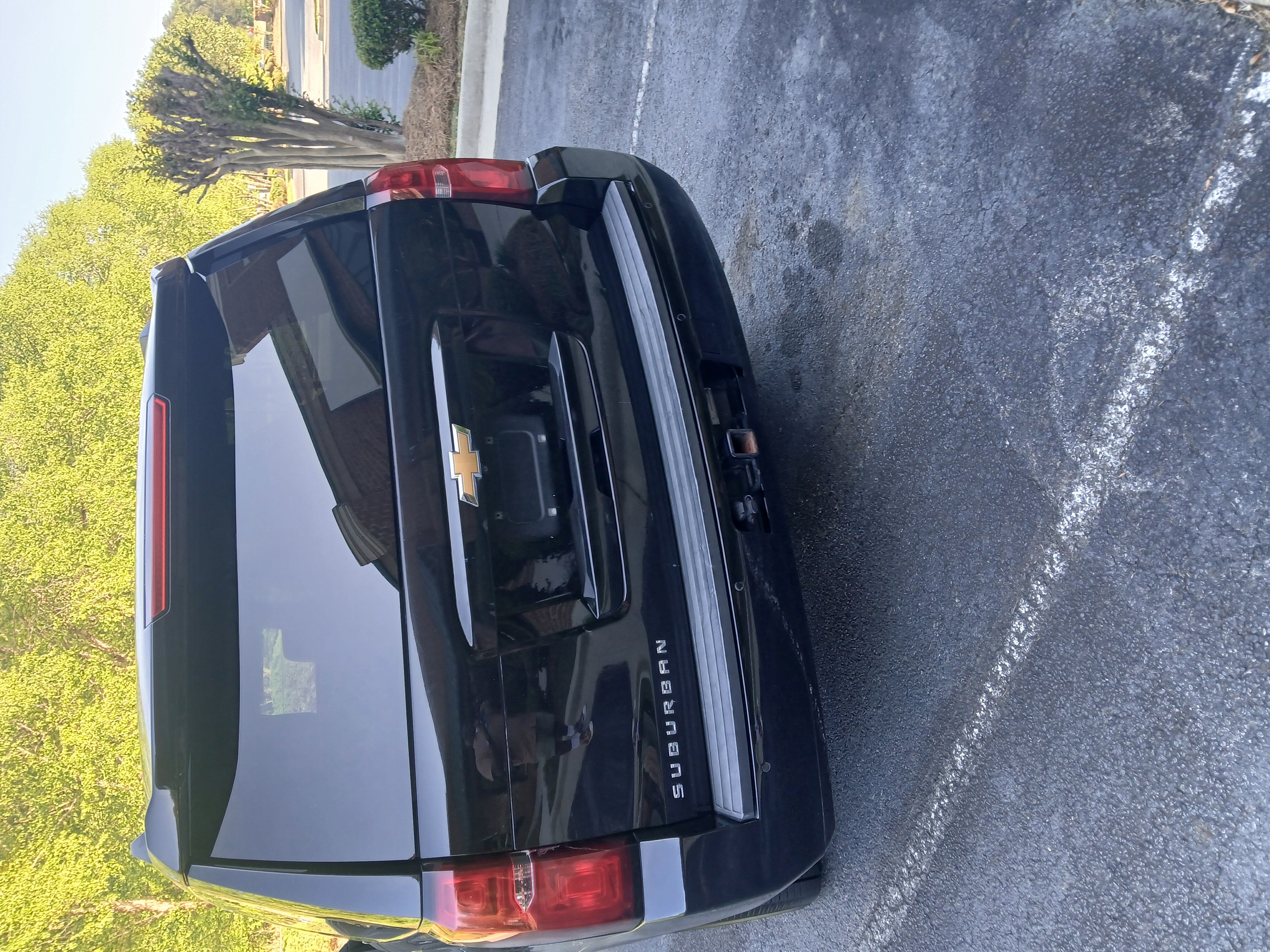 Used 2016 Chevrolet Suburban LT RWD image 9