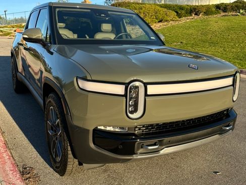 Used 2023 Rivian R1T Launch Edition image 1