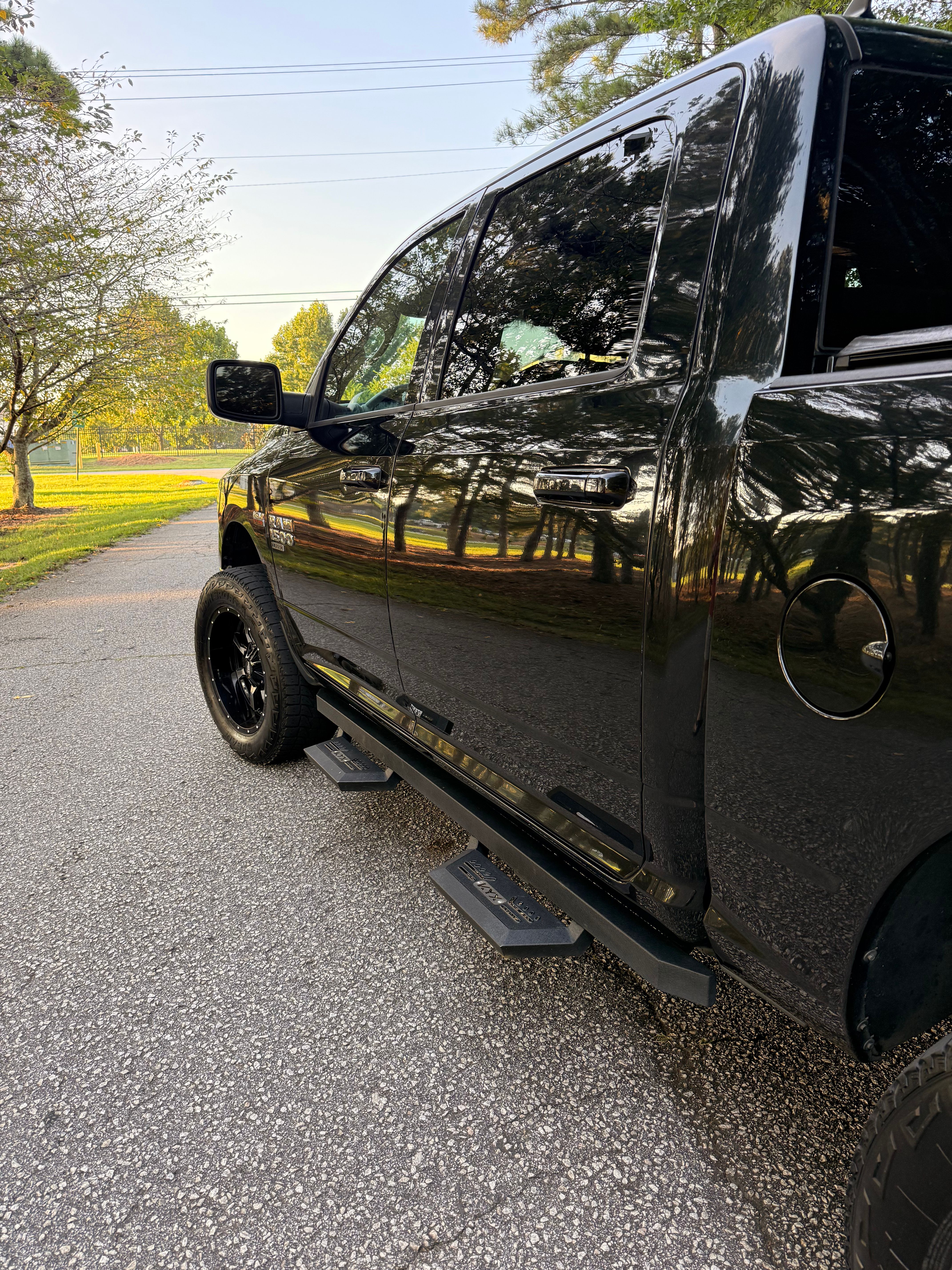 Used 2019 RAM 1500 Classic SLT w/ Luxury Group RWD image 16