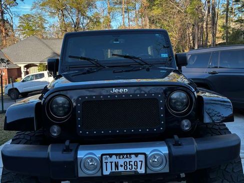 Used 2014 Jeep Wrangler Unlimited Sahara w/ Max Tow Package image 2