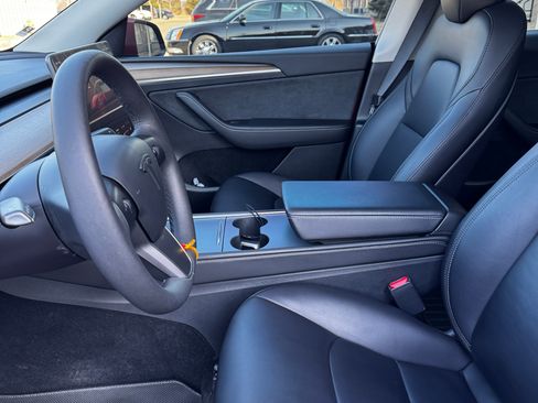 Used 2023 Tesla Model Y Performance image 9