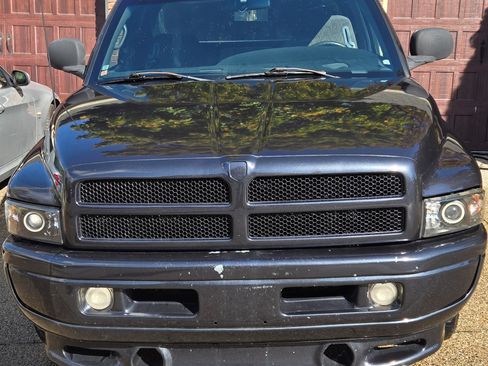 Used 1998 Dodge Ram 1500 Truck 2WD Club Cab image 2