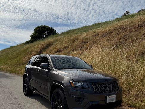 Used 2015 Jeep Grand Cherokee Altitude image 1