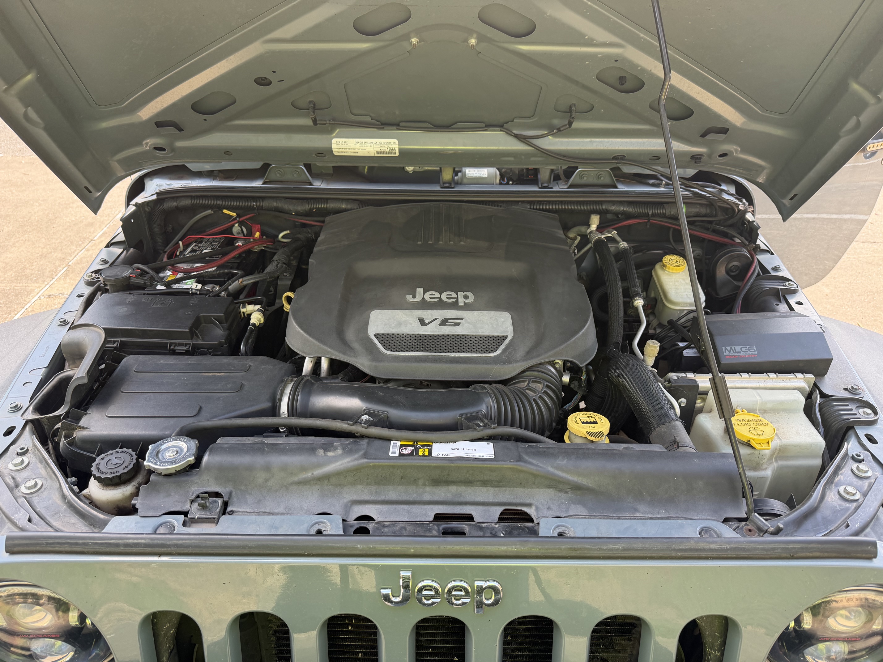 Used 2015 Jeep Wrangler Unlimited Sport w/ Connectivity Group AWD/4WD image 11