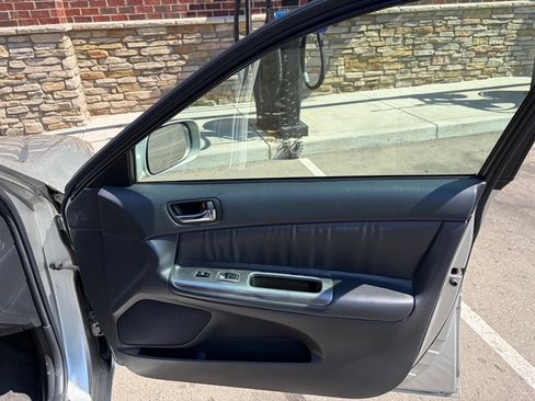 Used 2004 Toyota Camry SE image 19
