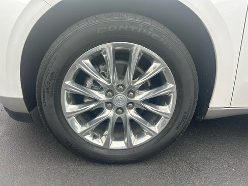 Used 2020 Buick Enclave Premium w/ Sun and Sites Package image 2