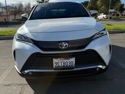 Used 2023 Toyota Venza Limited image 17