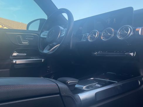 Used 2020 Mercedes-Benz GLB 250 image 8
