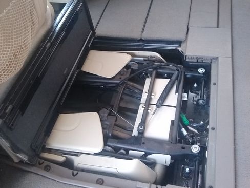 Used 2010 Chrysler Town & Country Limited w/ Safety Sphere Group image 17