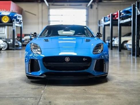 Used 2018 Jaguar F-TYPE SVR image 4