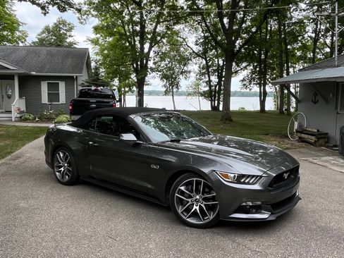 Used 2017 Ford Mustang GT Premium w/ Equipment Group 401A RWD image 8