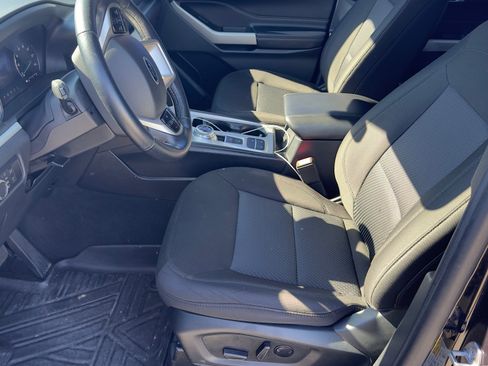 Used 2022 Ford Explorer XLT image 11