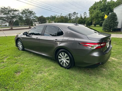 Used 2019 Toyota Camry LE FWD image 4