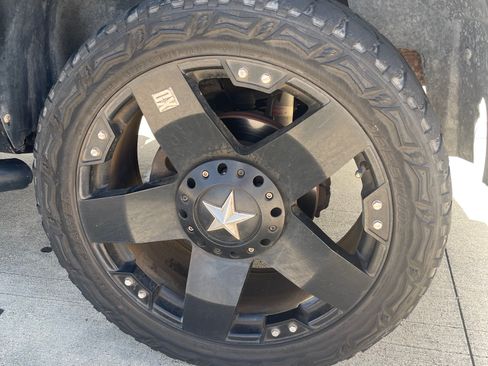 Used 2008 GMC Sierra 1500 SLE w/ Z71 Off-Road Package AWD/4WD image 9