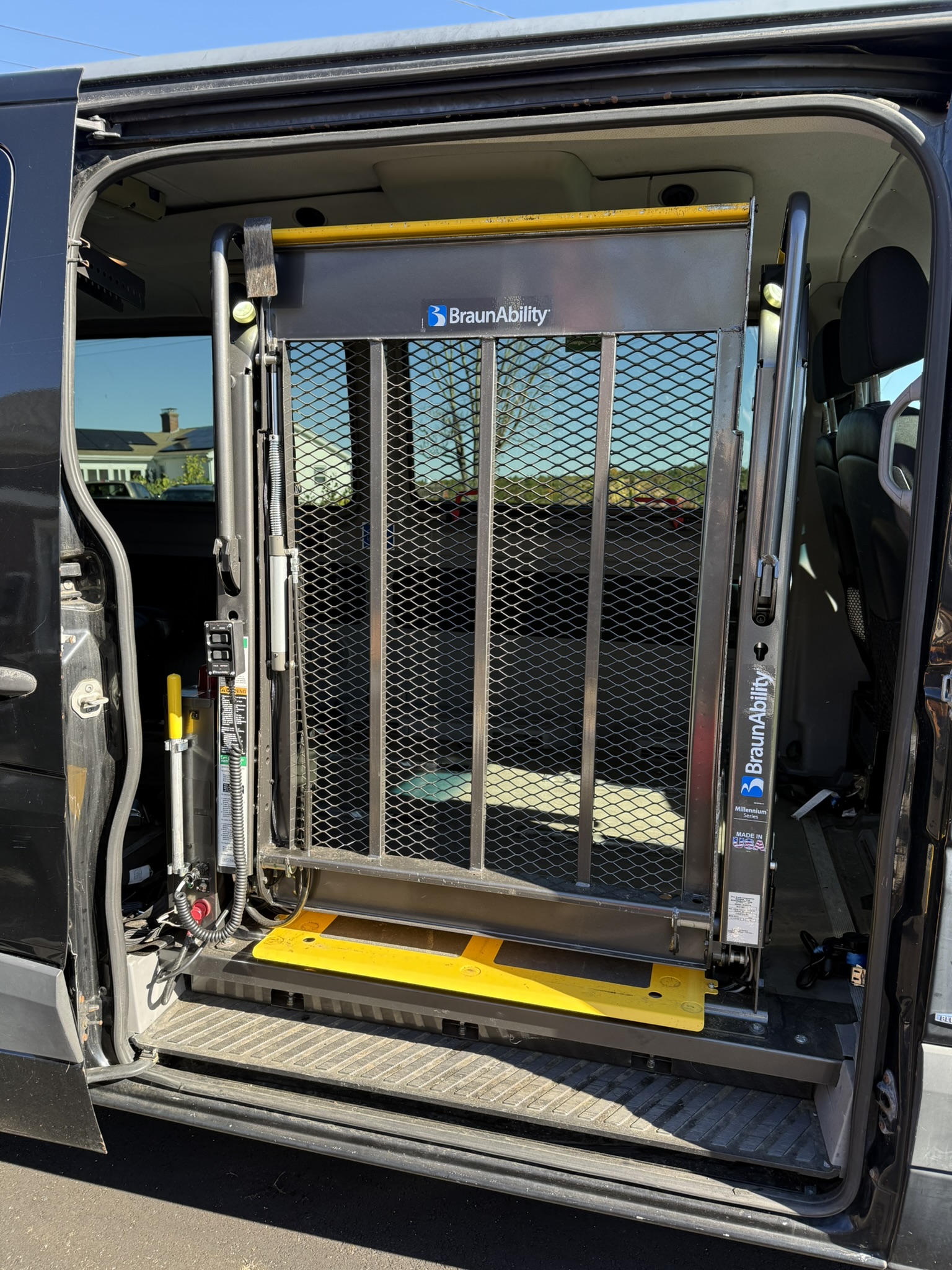 Used 2011 Mercedes-Benz Sprinter 2500 image 5