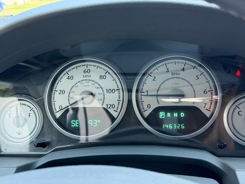 Used 2008 Chrysler Town & Country Touring w/ Entertainment Group #2 FWD image 19