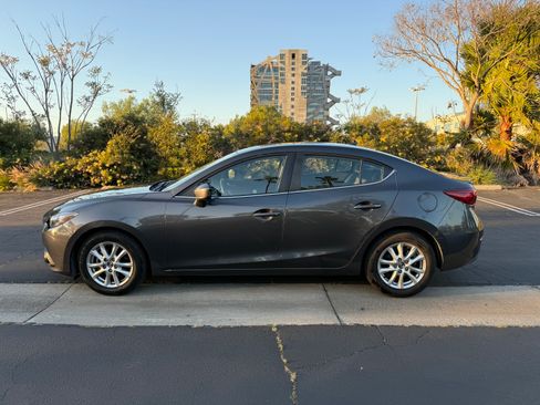 Used 2015 MAZDA MAZDA3 i Touring w/ Technology Package image 4