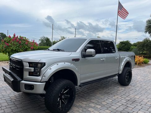 Used 2017 Ford F150 XLT w/ Equipment Group 302A Luxury AWD/4WD image 9