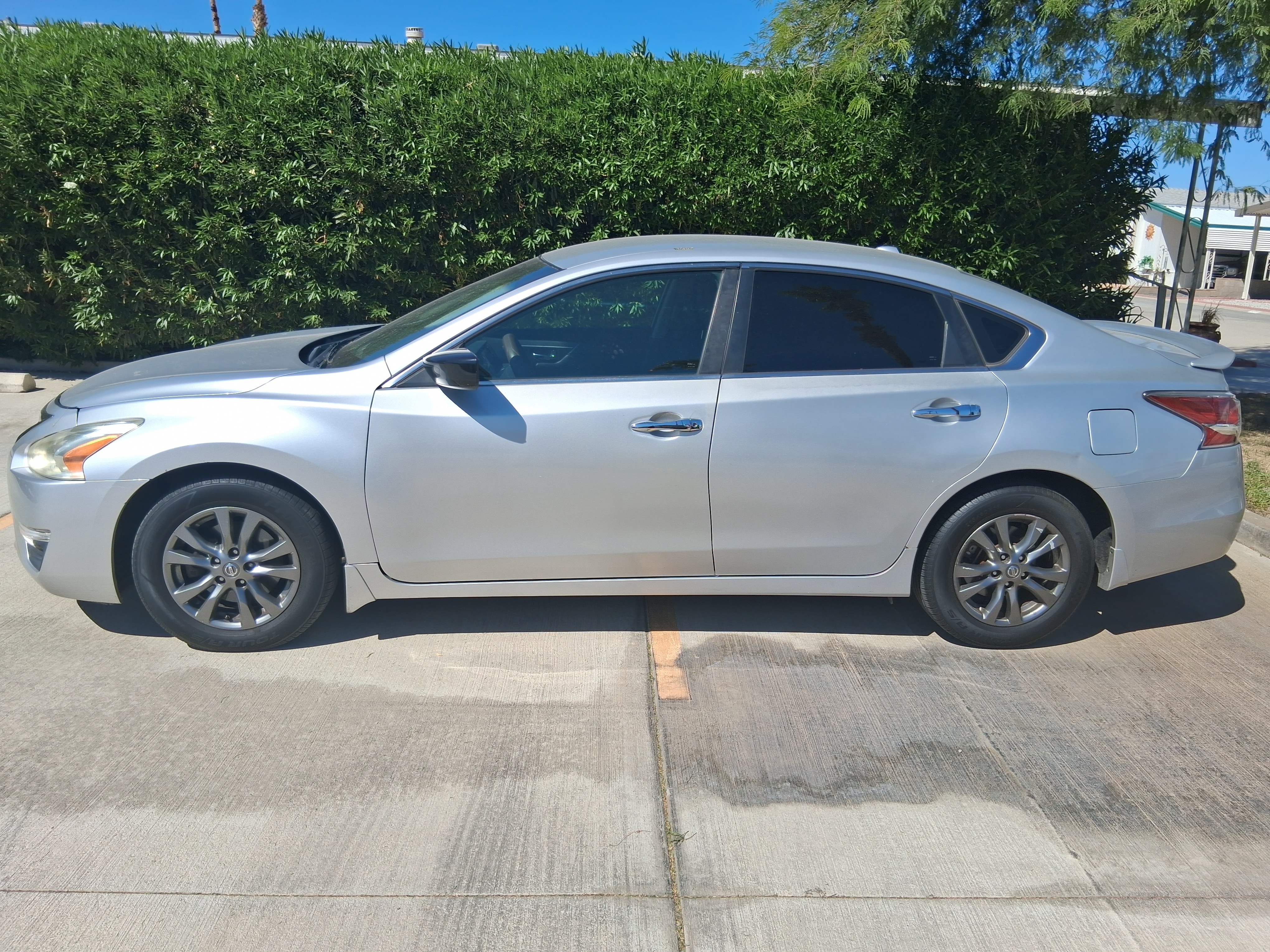 Used 2015 Nissan Altima 2.5 S w/ Special Edition Package FWD image 2