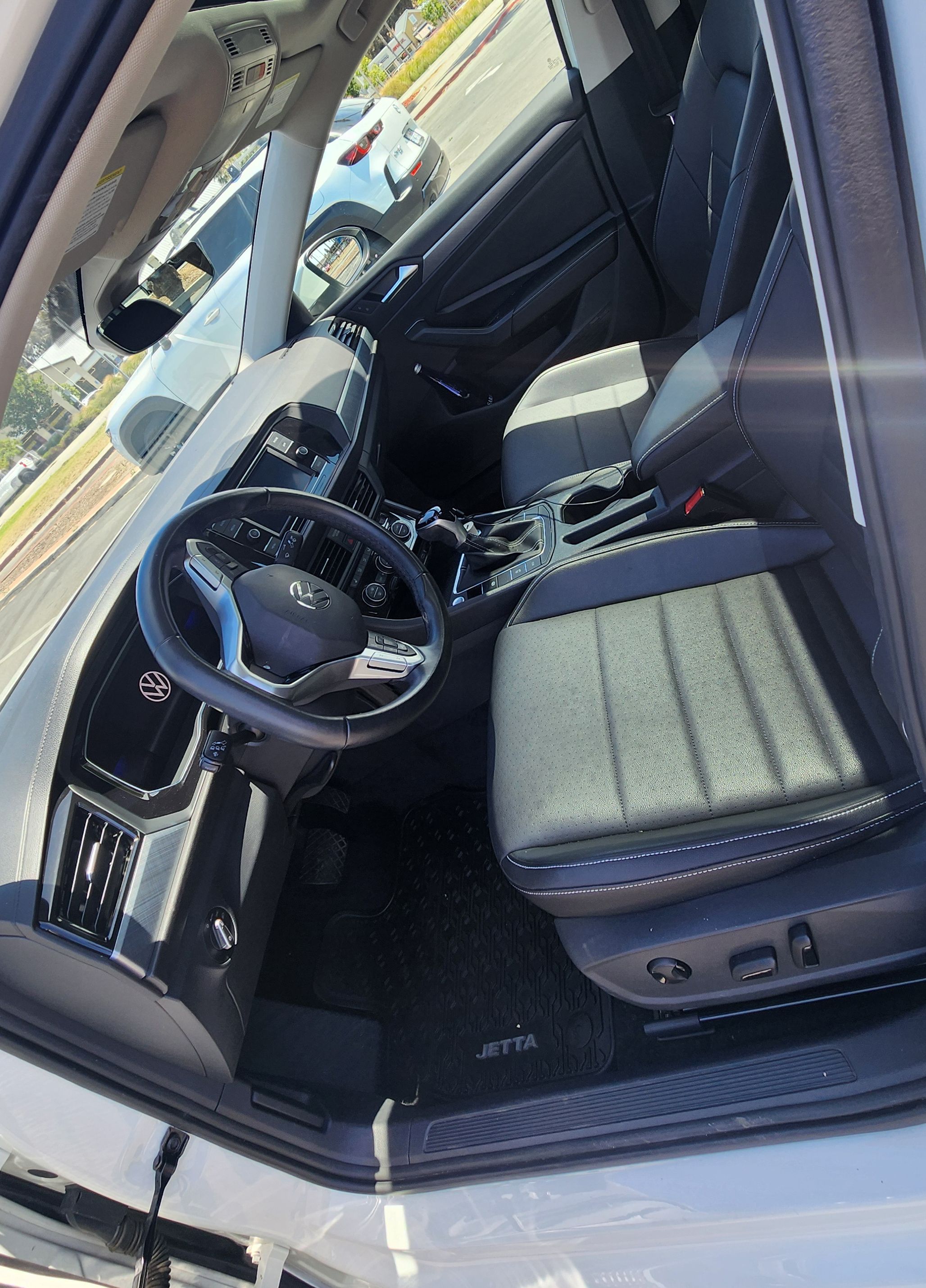 Used 2023 Volkswagen Jetta SE w/ Panoramic Sunroof Package FWD image 11