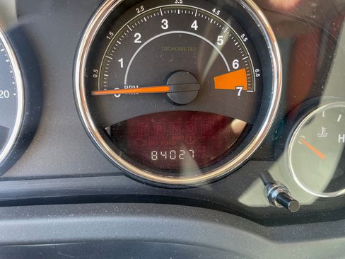 Used 2014 Jeep Compass Latitude w/ Sun/Sound Group image 13