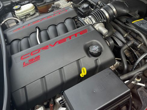 Used 2005 Chevrolet Corvette Coupe w/ Preferred Equipment Group RWD image 11