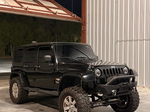 Used 2015 Jeep Wrangler Unlimited Sahara w/ Max Tow Package image 2