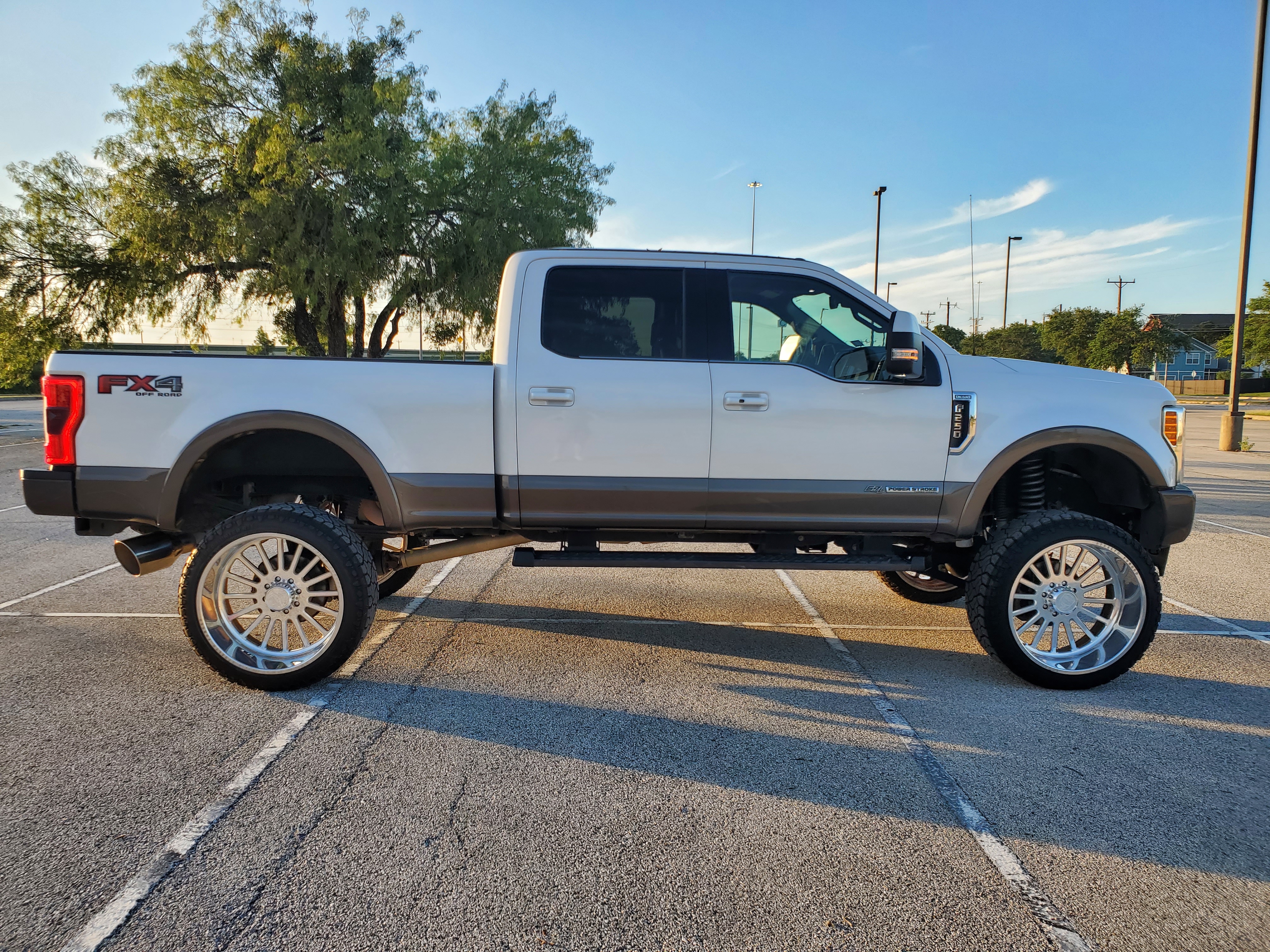 Used 2017 Ford F250 King Ranch w/ FX4 Off-Road Package AWD/4WD image 4