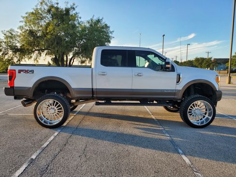 Used 2017 Ford F250 King Ranch w/ FX4 Off-Road Package AWD/4WD image 4