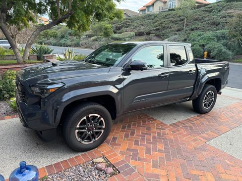 Used 2025 Toyota Tacoma TRD Sport image 5