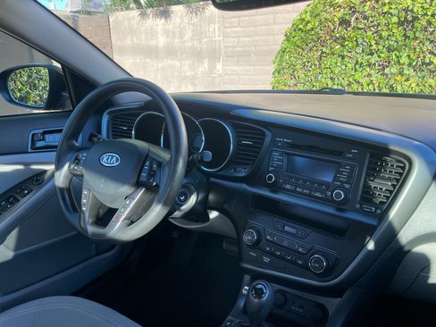 Used 2011 Kia Optima LX w/ Convenience Pkg image 2