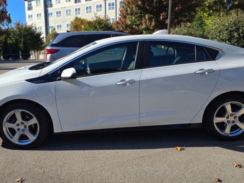 Used 2017 Chevrolet Volt LT image 8