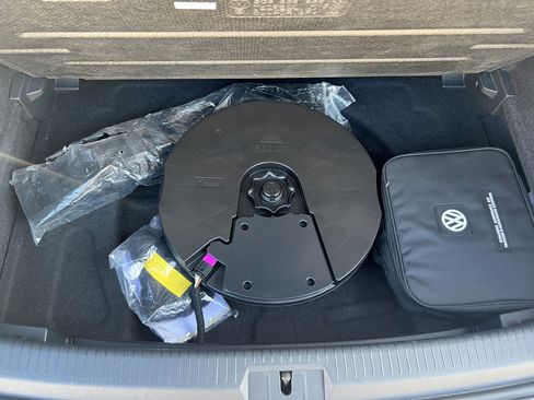 Used 2018 Volkswagen Golf R 4-Door image 29