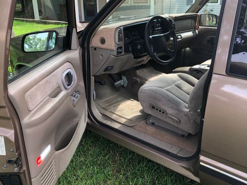 Used 1997 Chevrolet Silverado 1500 2WD Extended Cab w/ Preferred Equipment Group 2 image 6