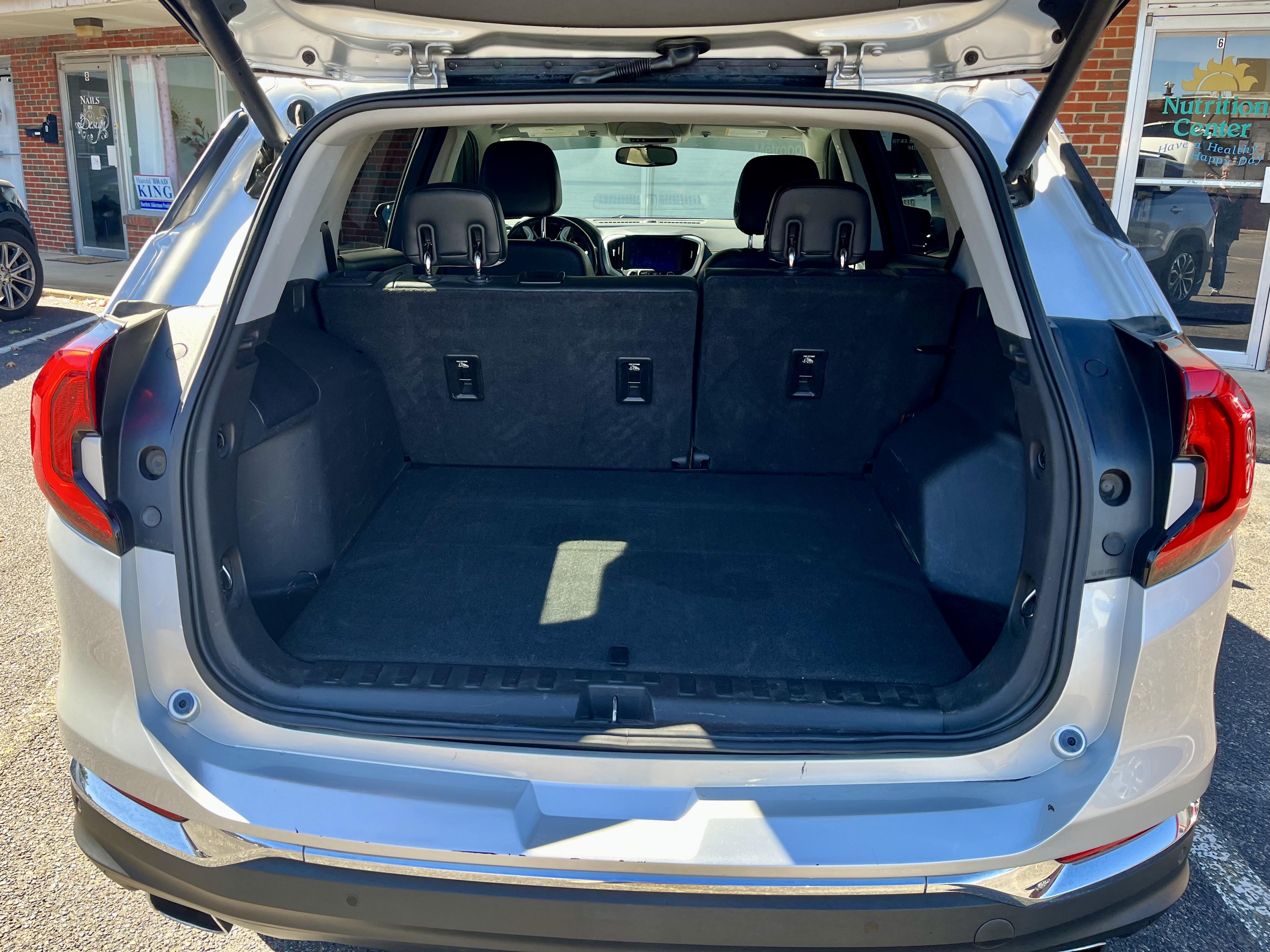 Used 2018 GMC Terrain SLT w/ Preferred Package FWD image 9