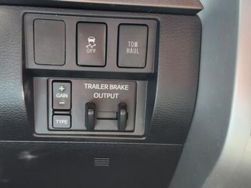 Used 2017 Toyota Tundra SR5 w/ TRD Off Road Package image 22