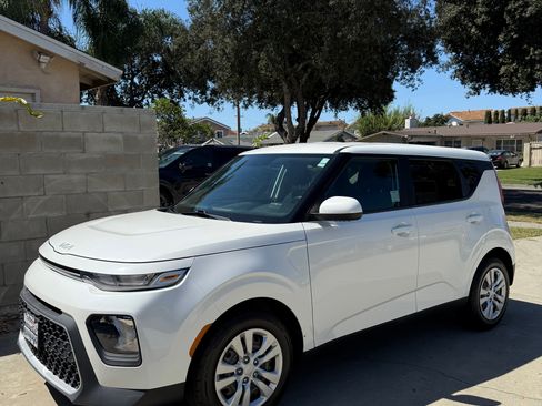 Used 2022 Kia Soul LX image 9