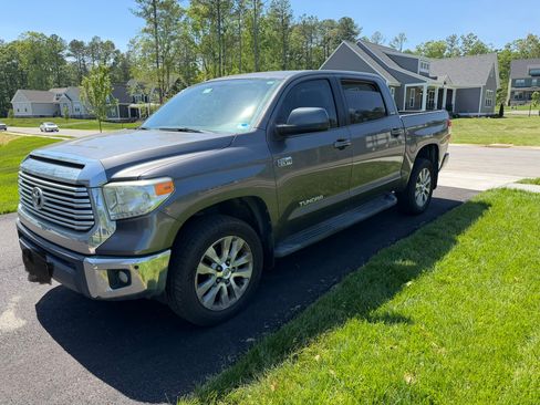 Used 2014 Toyota Tundra Limited w/ Limited Premium Package AWD/4WD image 4