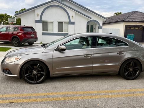 Used 2010 Volkswagen CC Sport image 4