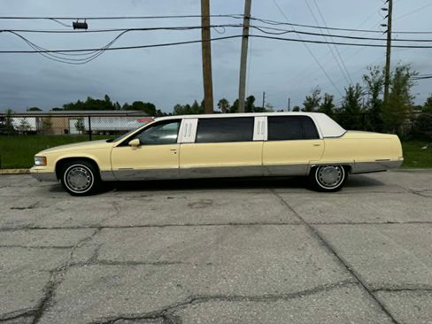 Used 1993 Cadillac Fleetwood Sedan RWD image 26