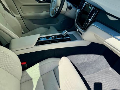 Used 2024 Volvo V60 B5 Cross Country Ultimate w/ Climate Package image 11