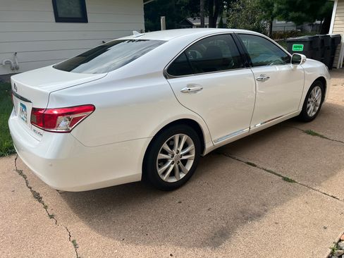 Used 2010 Lexus ES 350 w/ Preferred Accessory Package FWD image 4